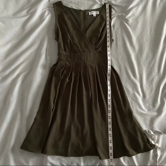 Fit and Flare Dress size 3 - Picture 6 of 8